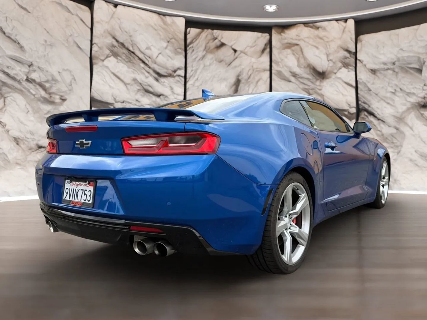 Used 2018 Chevrolet Camaro SS RWD image 6
