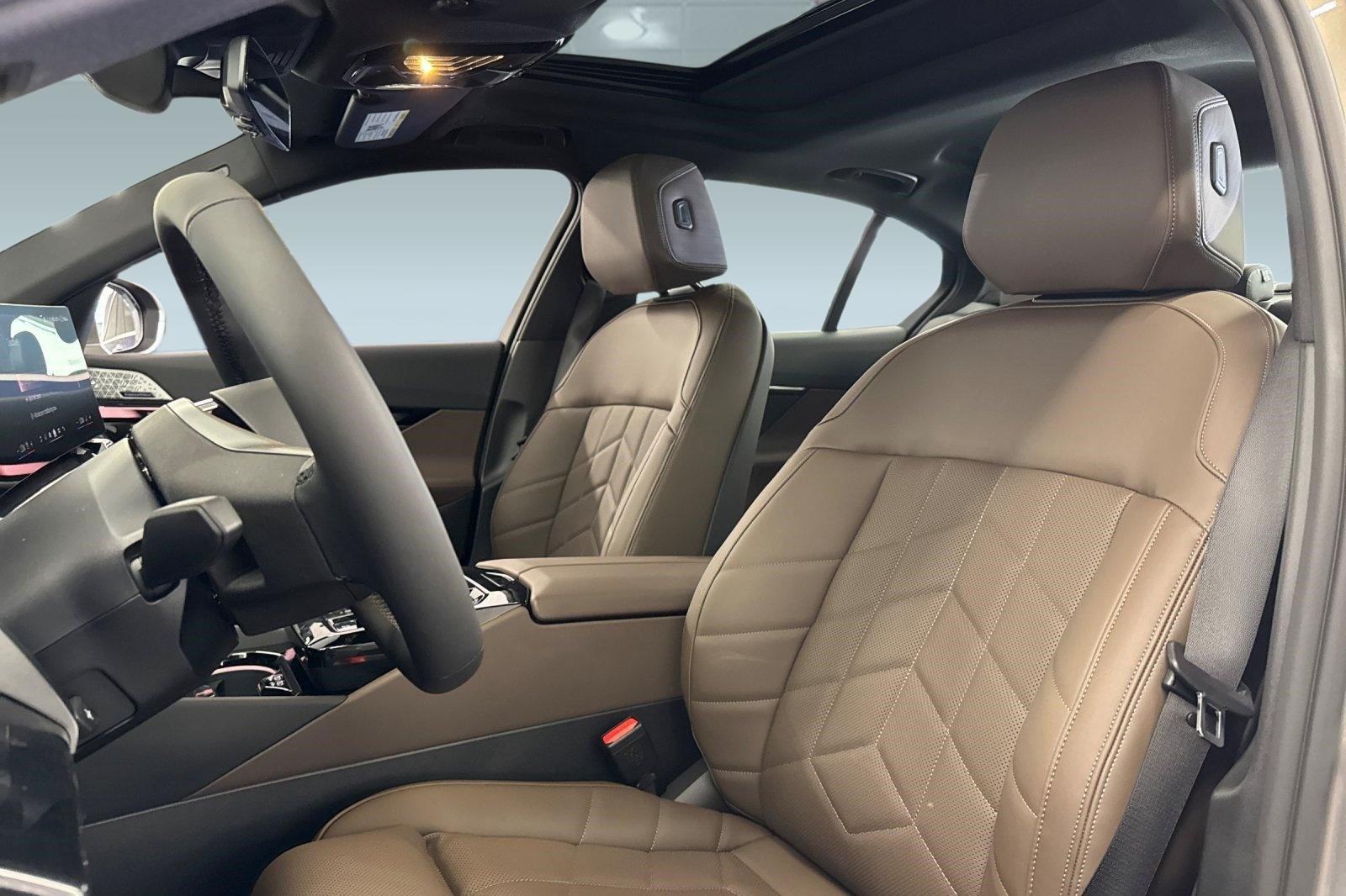 New 2027 BMW i5 M60 RWD image 5
