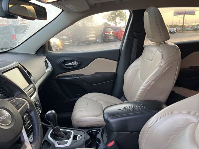 Used 2016 Jeep Cherokee Limited image 10