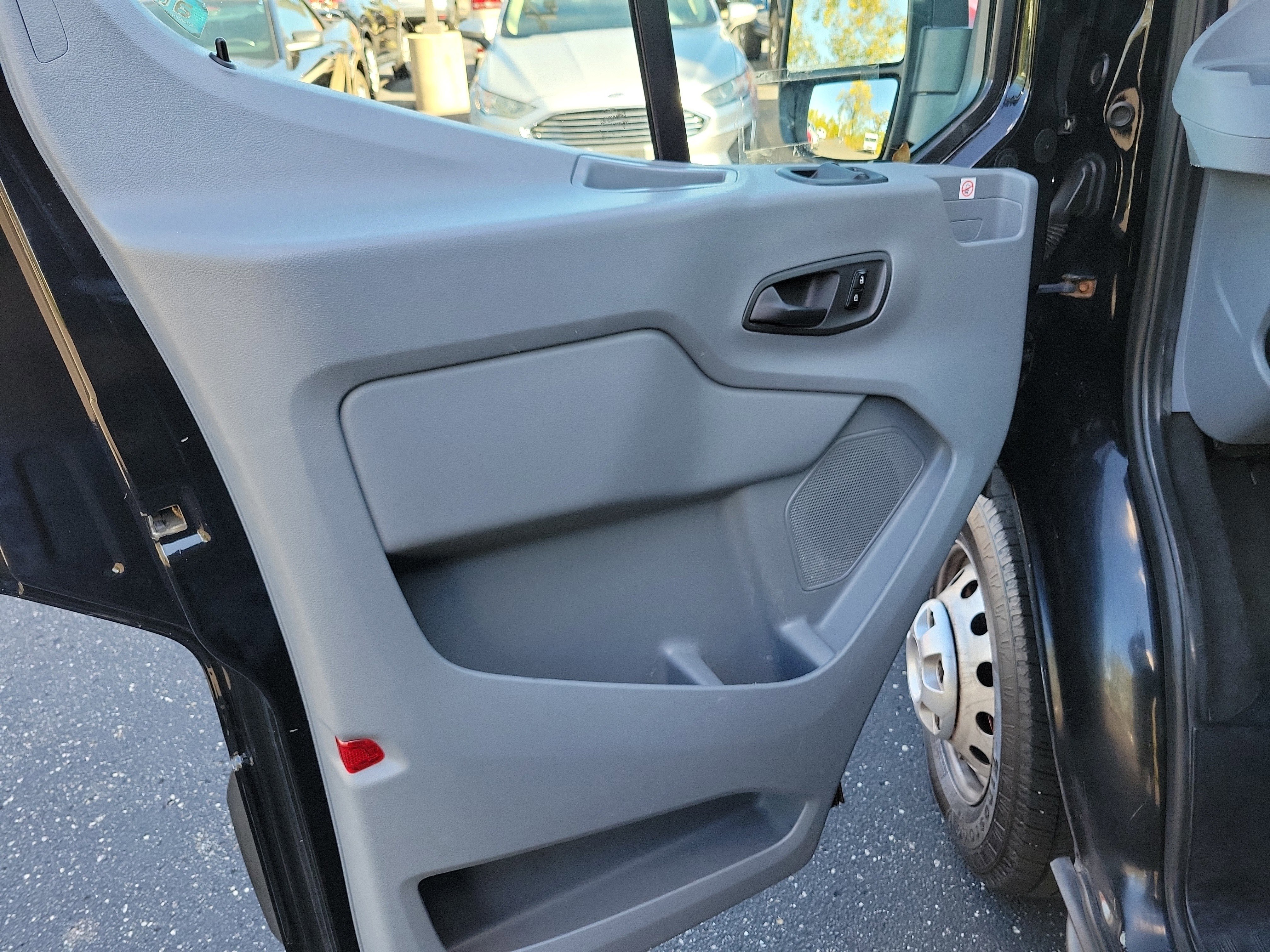 Used 2019 Ford Transit 350 XLT image 17