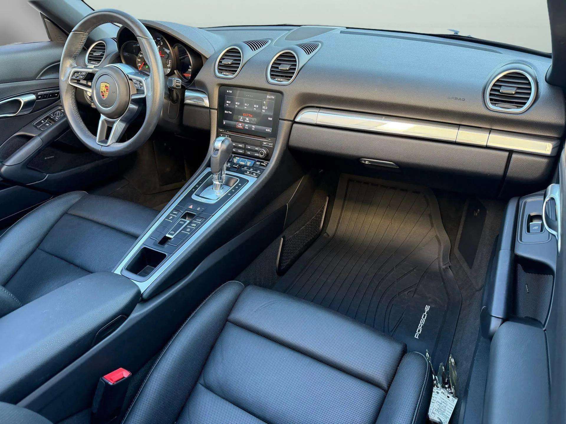 Used 2022 Porsche 718 Boxster image 2