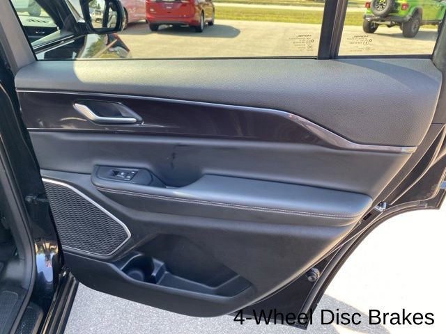 Used 2022 Jeep Grand Cherokee L Laredo image 35