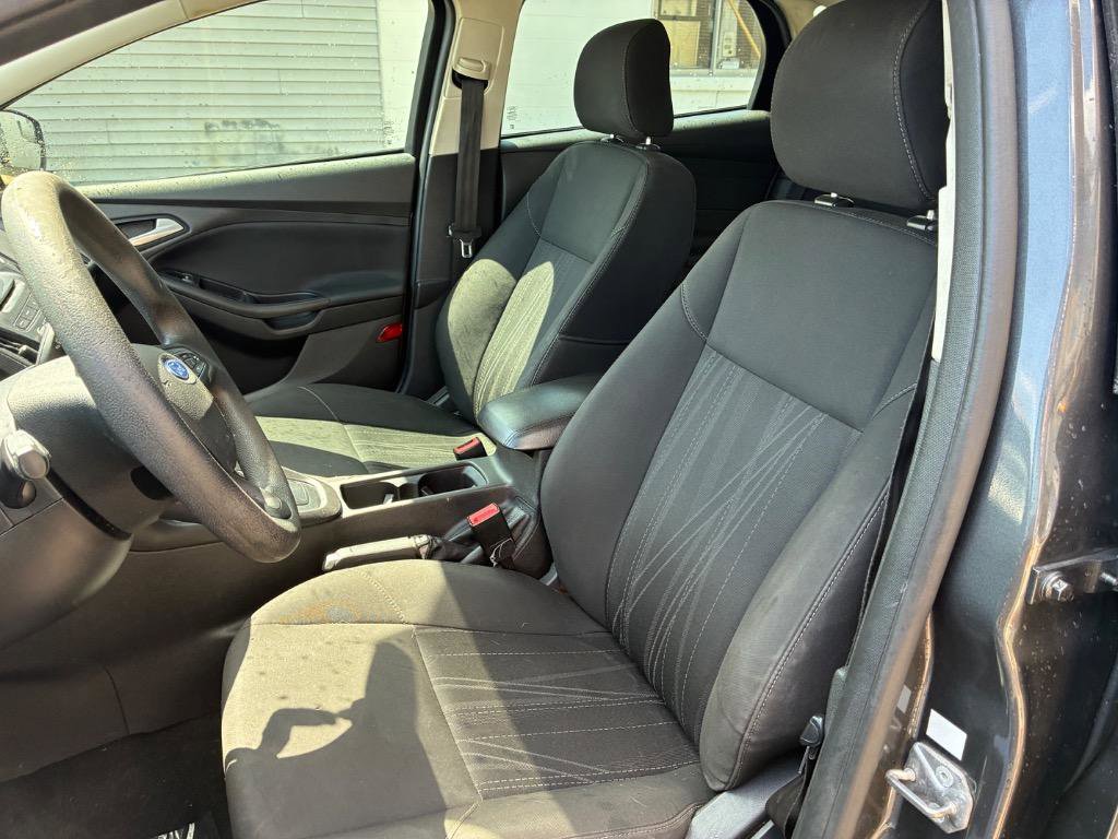 Used 2017 Ford Focus SE FWD image 3