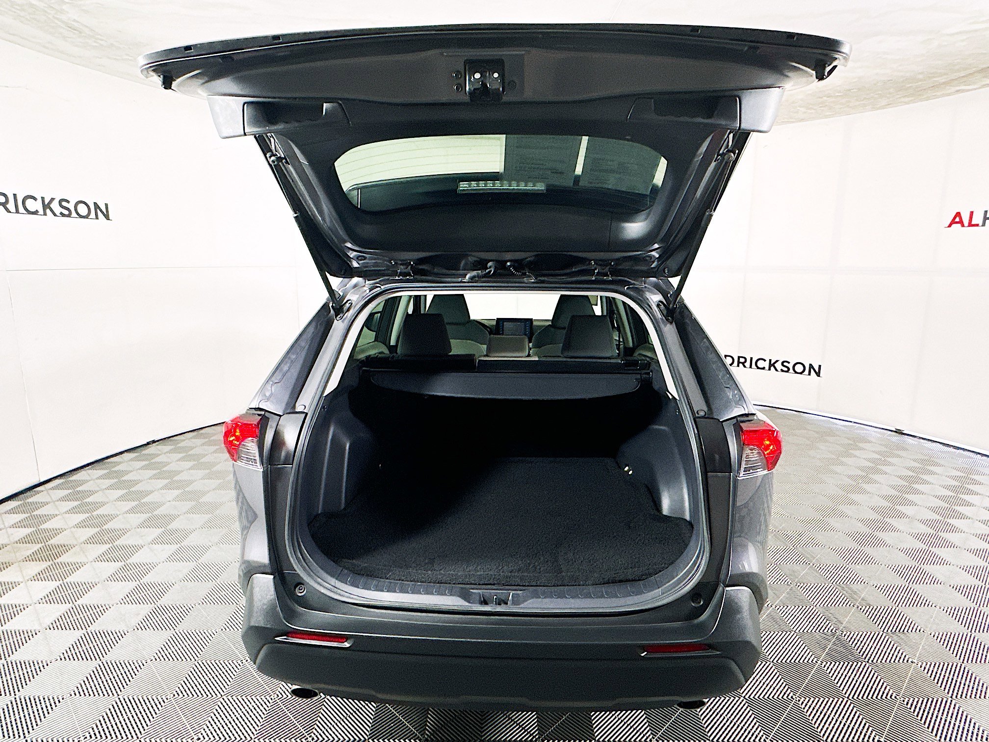 Used 2022 Toyota RAV4 XLE image 31