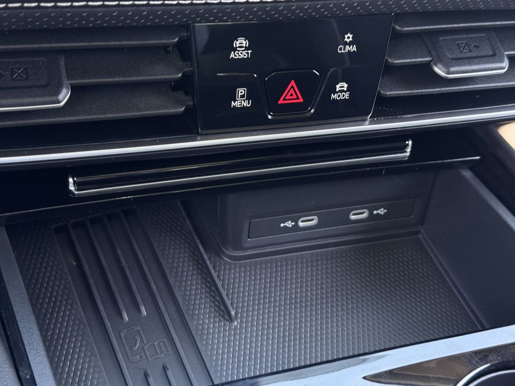 Used 2025 Volkswagen Atlas SEL Premium R-Line image 23