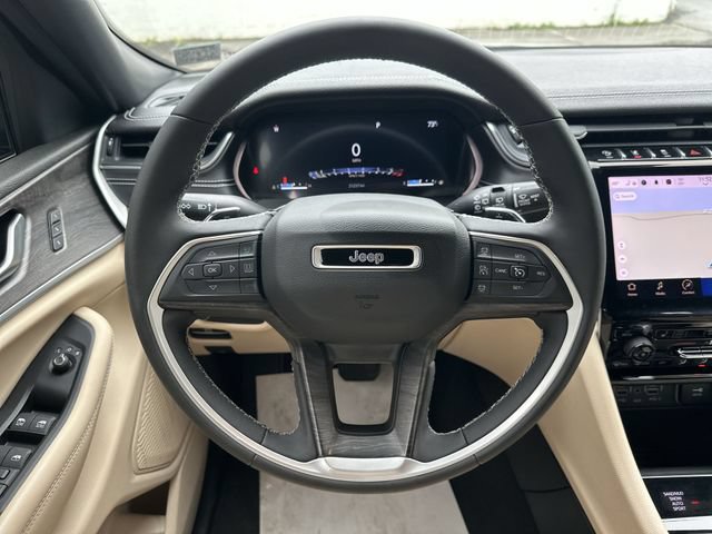 Used 2023 Jeep Grand Cherokee Limited AWD/4WD image 13