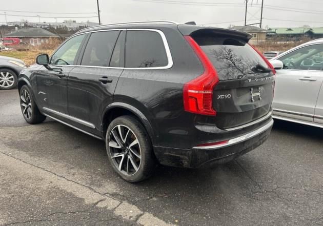 Used 2023 Volvo XC90 B6 Plus w/ Protection Package image 4