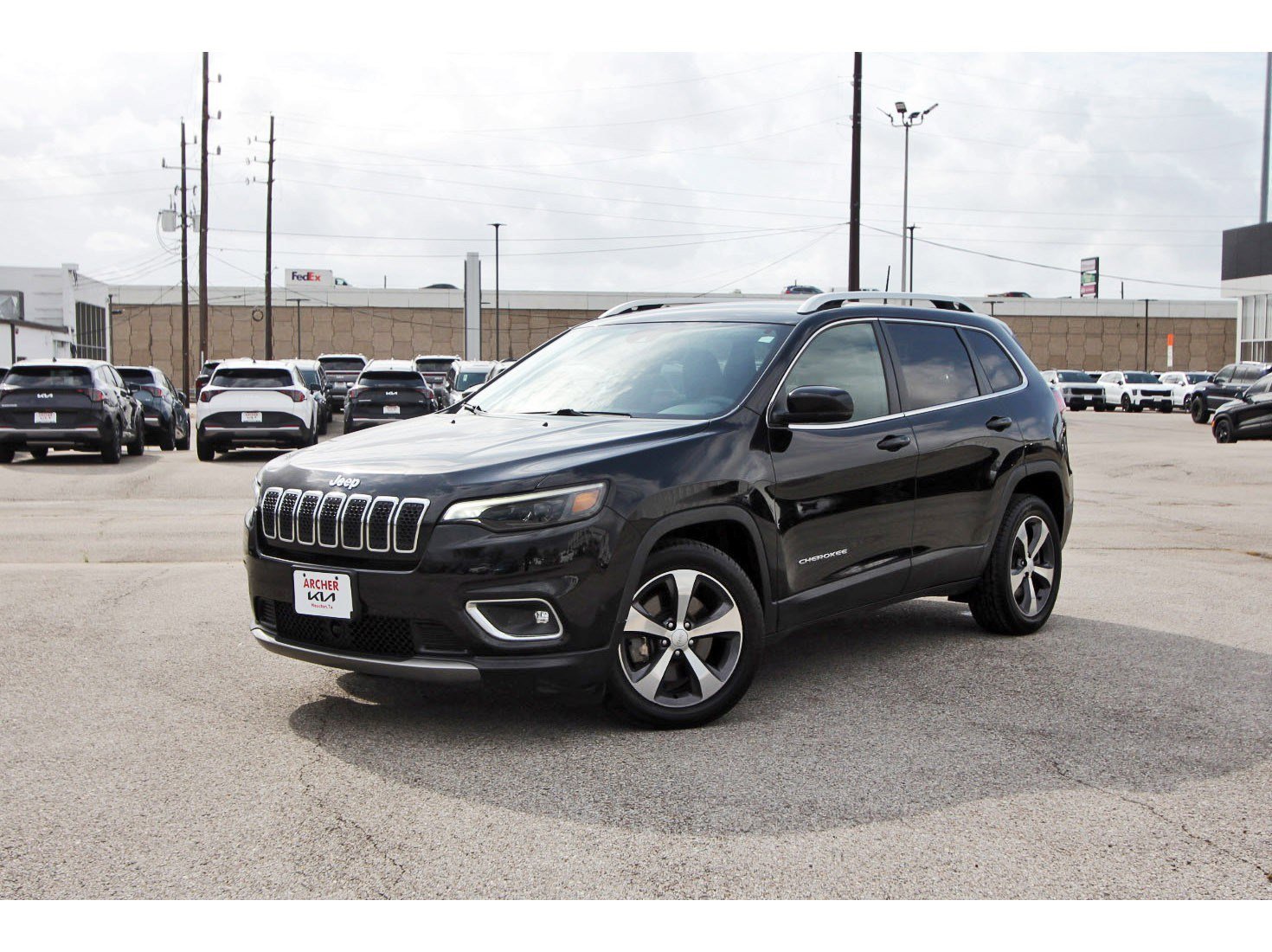 Used 2019 Jeep Cherokee Limited w/ Luxury Group image 3