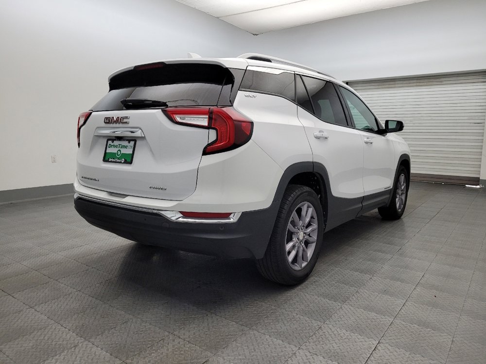 Used 2023 GMC Terrain SLT image 9