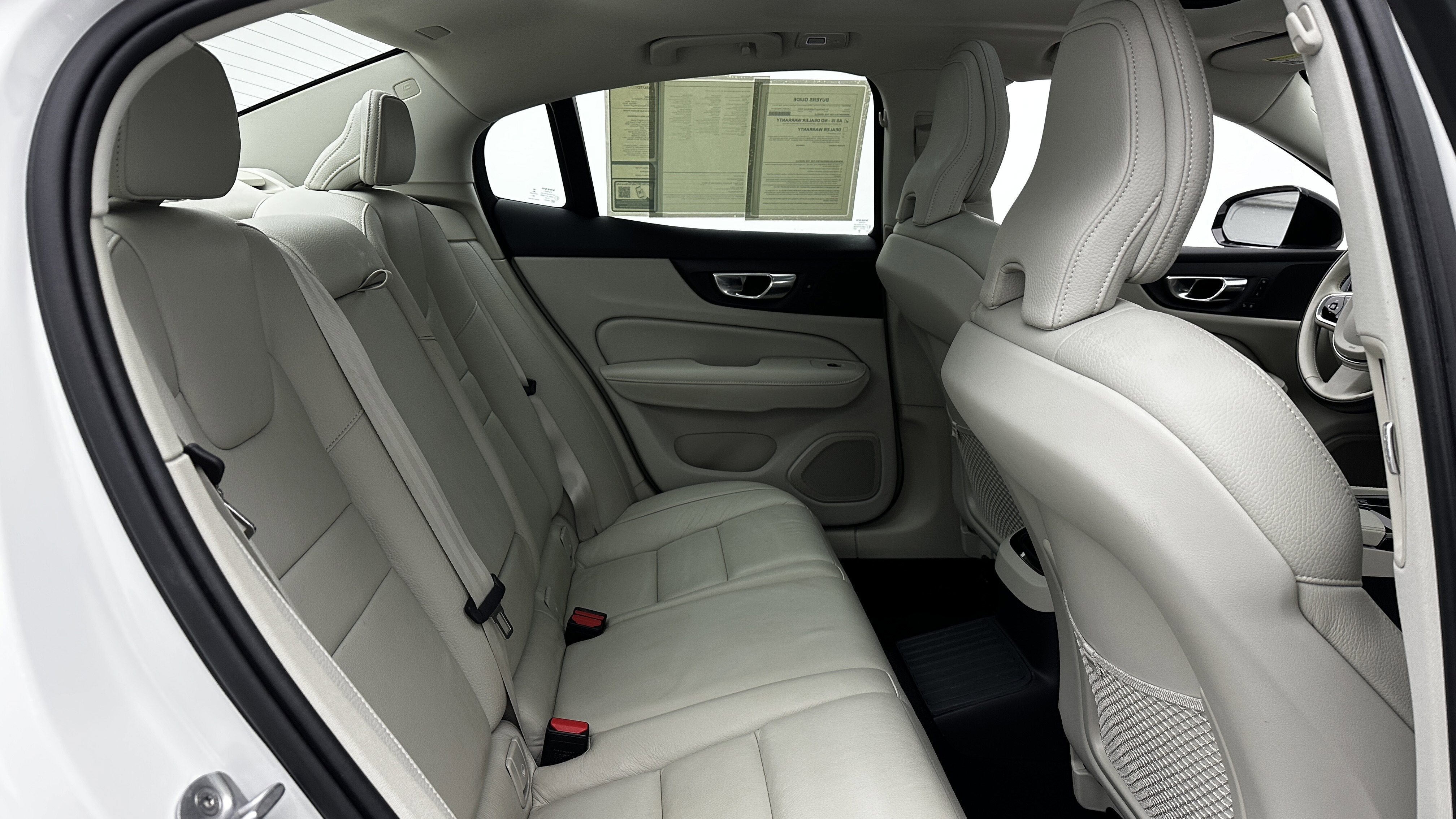 Used 2023 Volvo S60 T8 Plus image 33