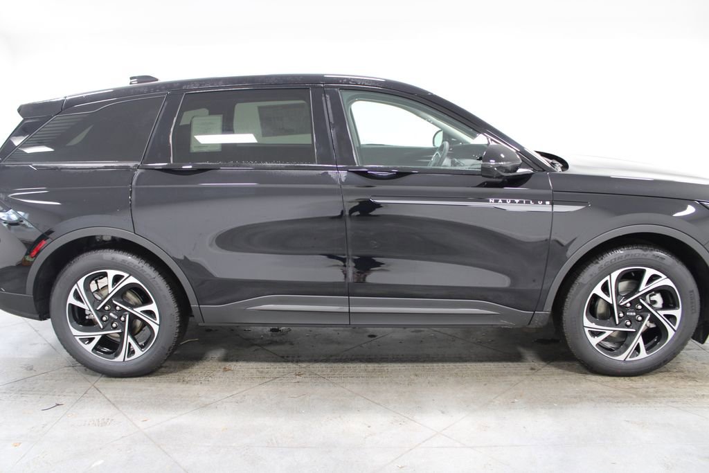 New 2026 Lincoln Nautilus Premier w/ Jet Appearance Package AWD/4WD image 10