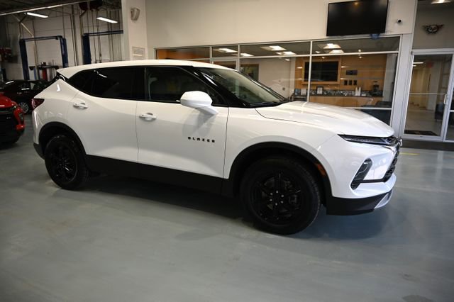 Used 2023 Chevrolet Blazer LT w/ Driver Confidence Package image 4