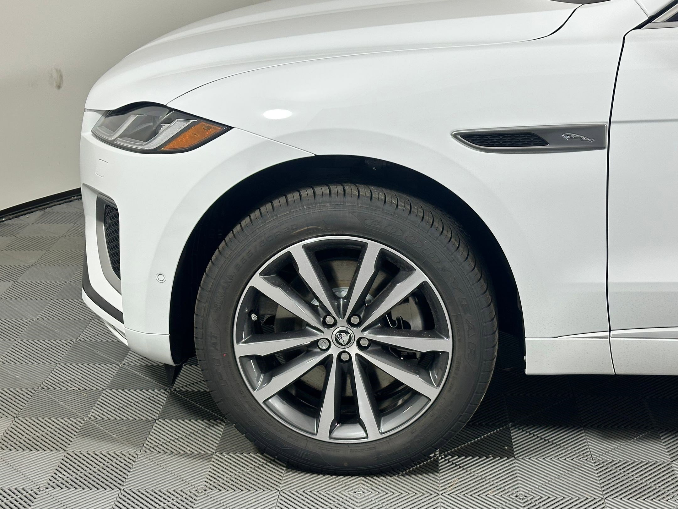 New 2026 Jaguar F-PACE R-Dynamic S image 9