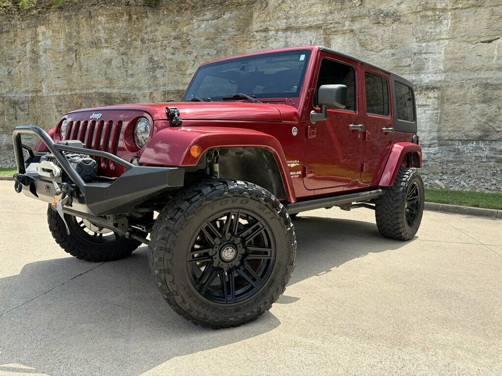 Used 2013 Jeep Wrangler Unlimited Sahara w/ Dual Top Group AWD/4WD image 4