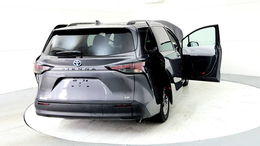 Used 2025 Toyota Sienna LE AWD/4WD image 11