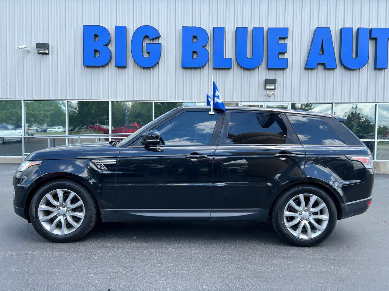 Used 2016 Land Rover Range Rover Sport HSE AWD/4WD image 2