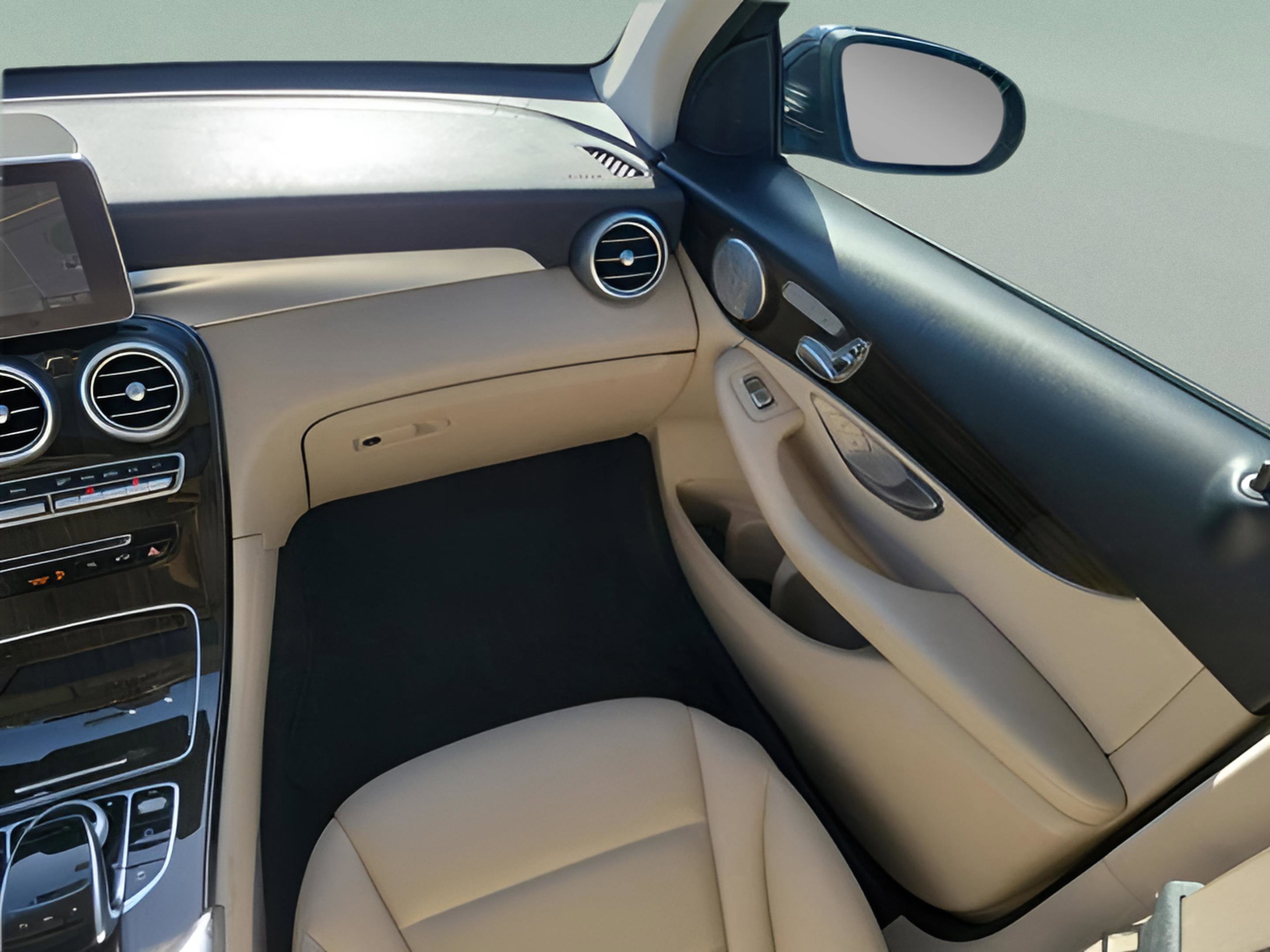 Used 2017 Mercedes-Benz GLC 300 4MATIC Coupe image 15