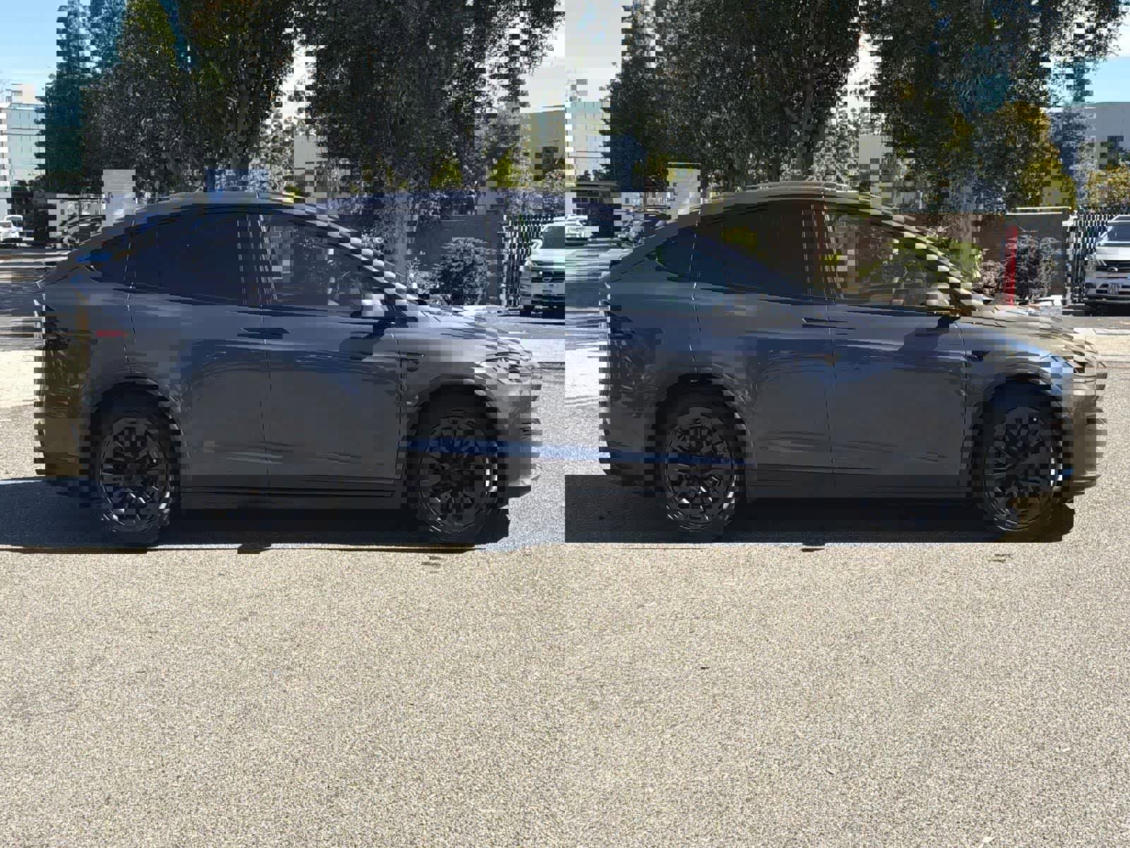 Used 2022 Tesla Model X Plaid image 7