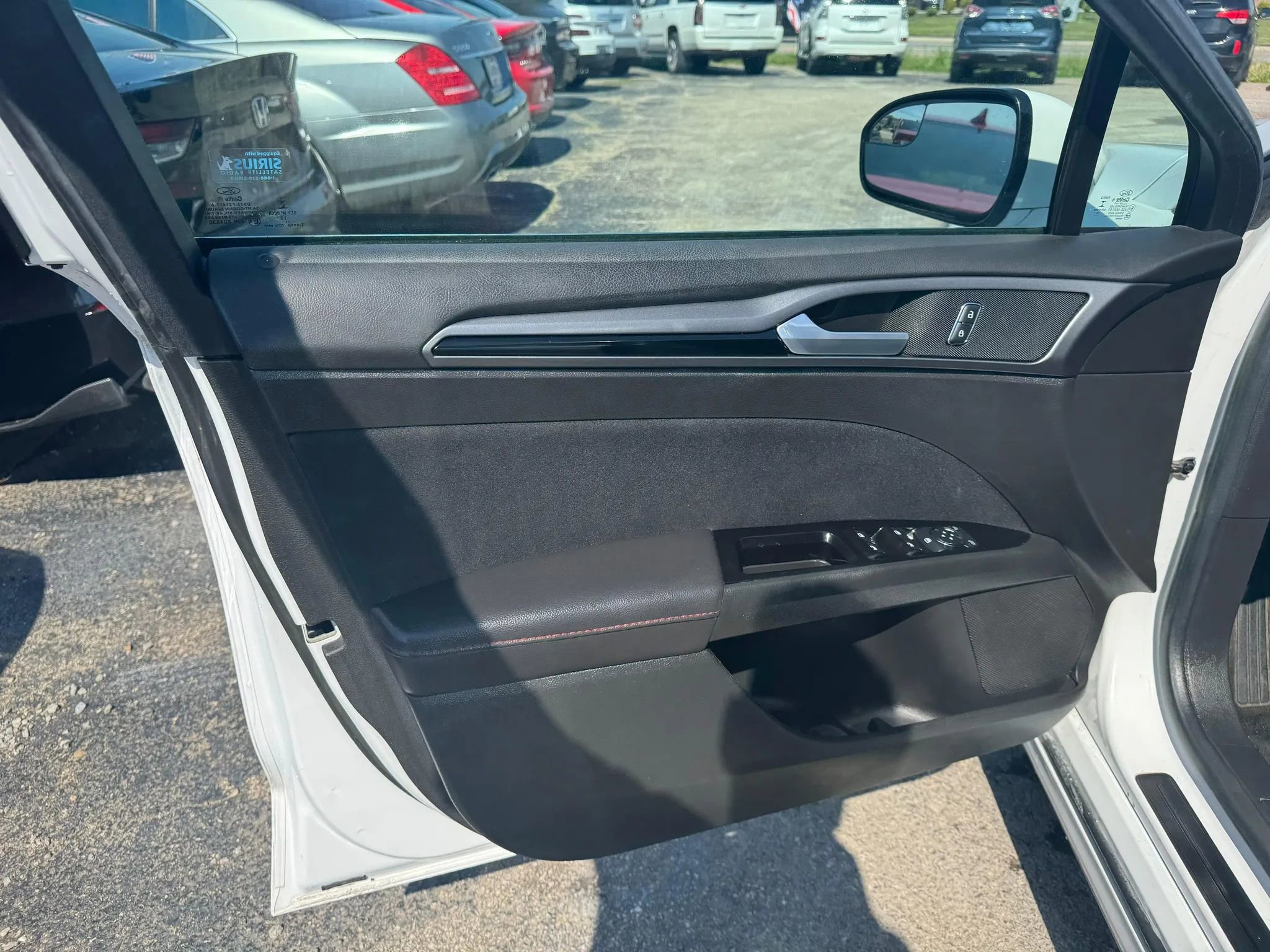 Used 2014 Ford Fusion SE w/ Equipment Group 201A FWD image 11