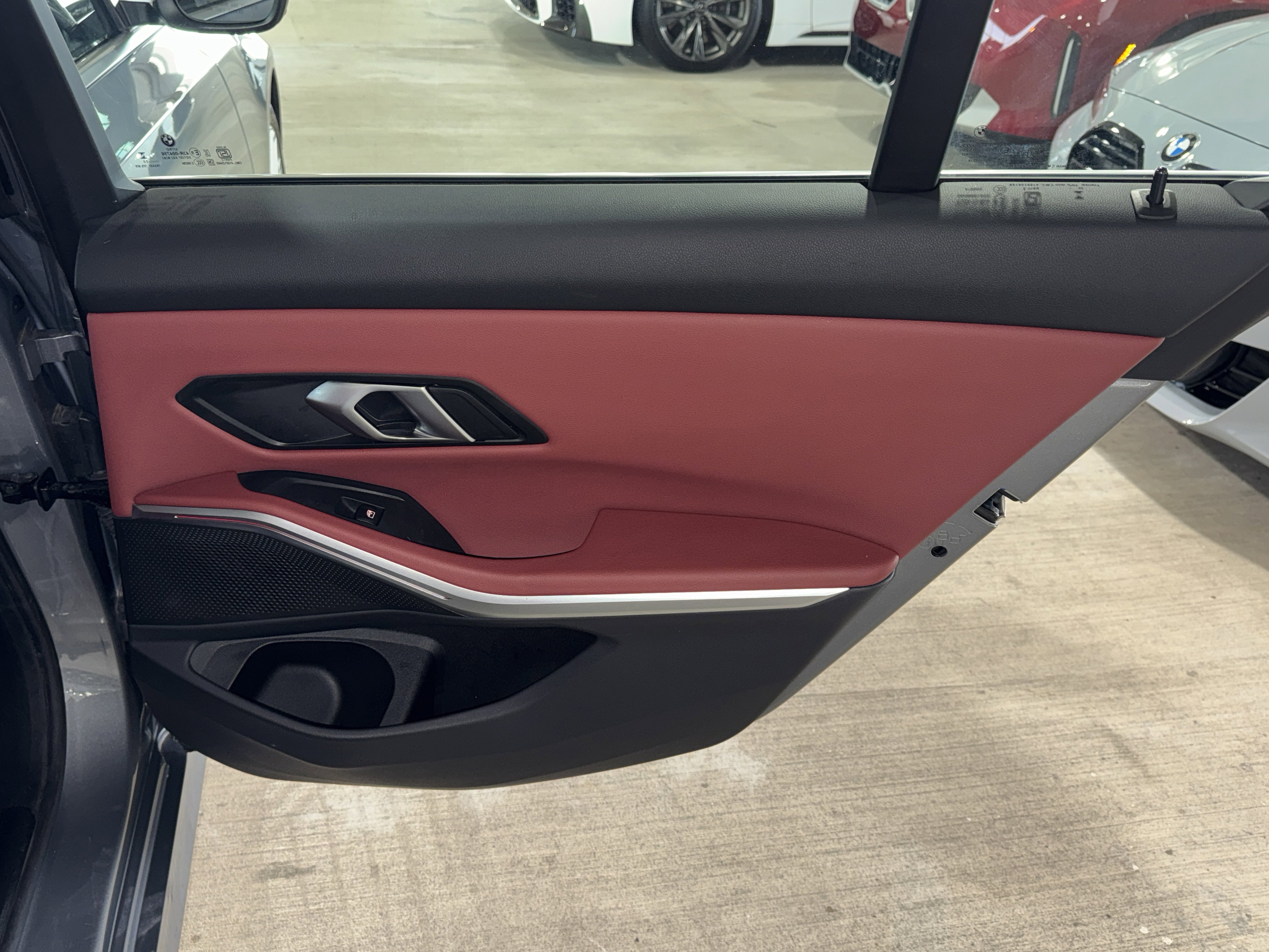 Certified 2025 BMW 330i Sedan image 11