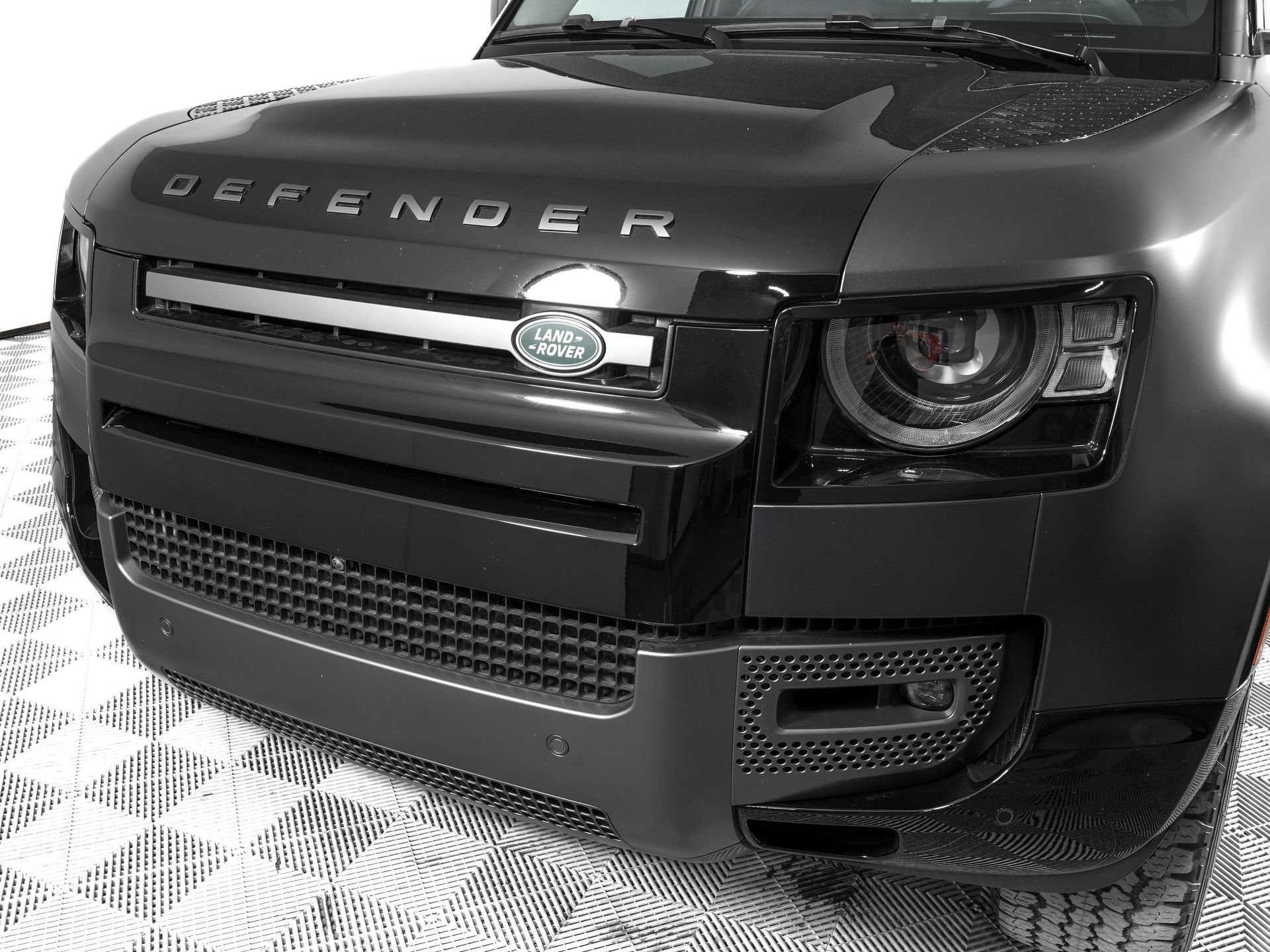 Used 2024 Land Rover Defender 90 Carpathian Edition AWD/4WD image 29