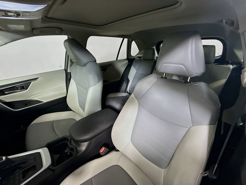 Used 2021 Toyota RAV4 XLE Premium image 20