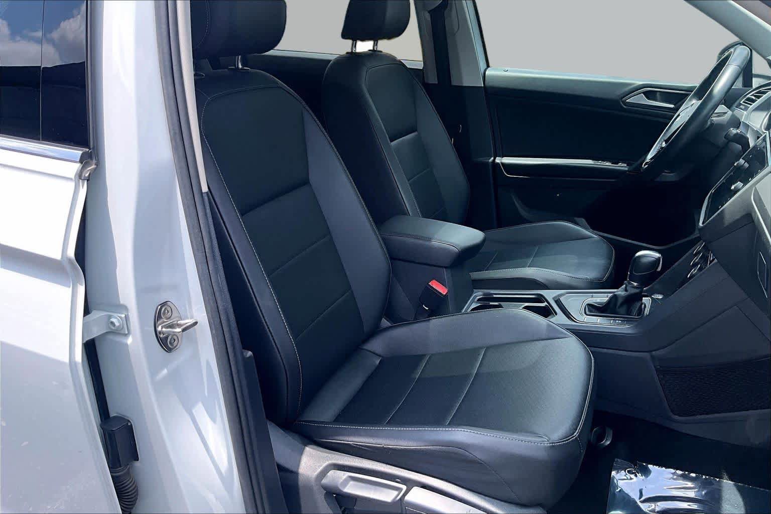 Used 2019 Volkswagen Tiguan SE w/ Panoramic Sunroof Package FWD image 8