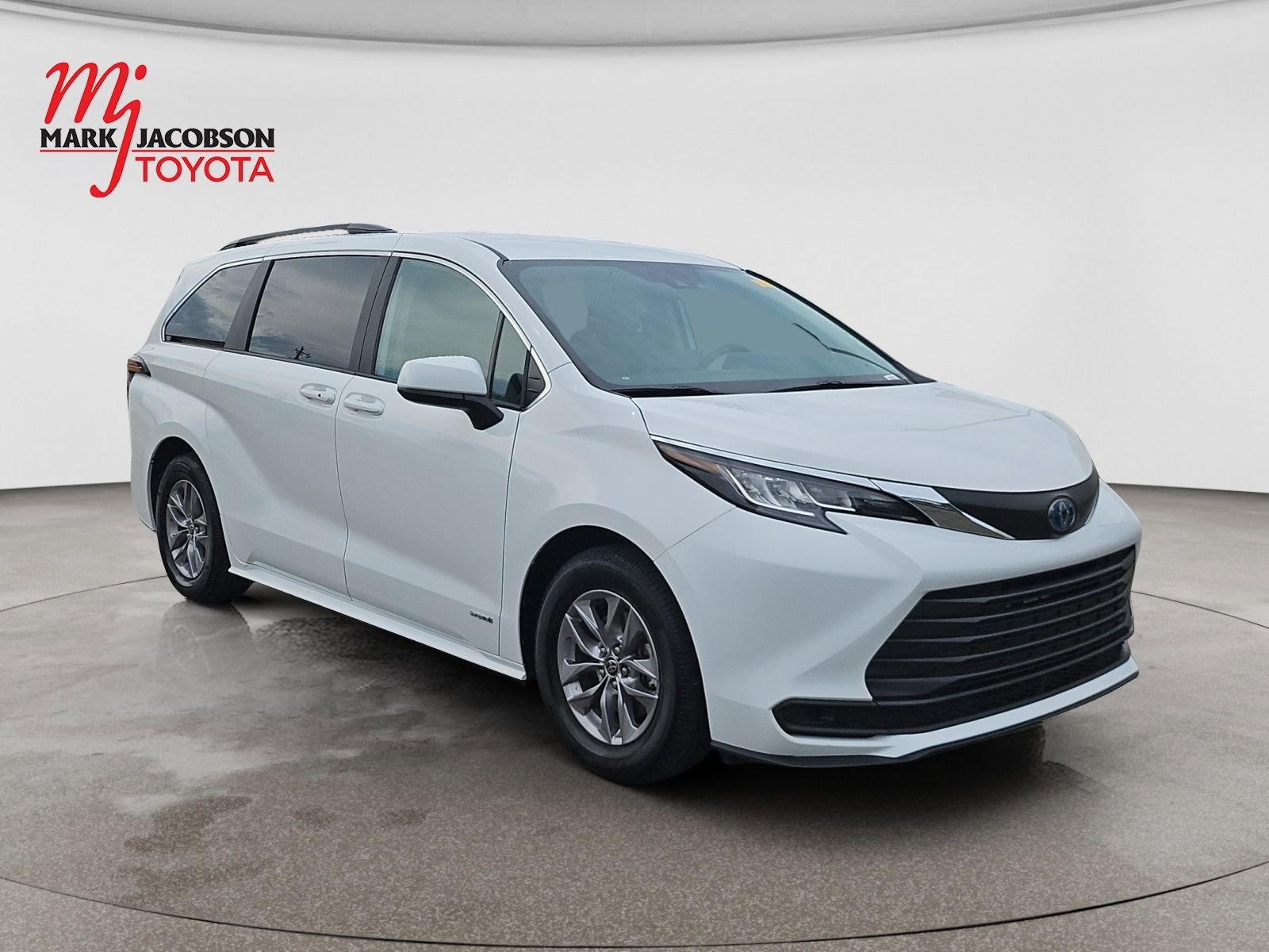 Used 2021 Toyota Sienna LE AWD/4WD image 3