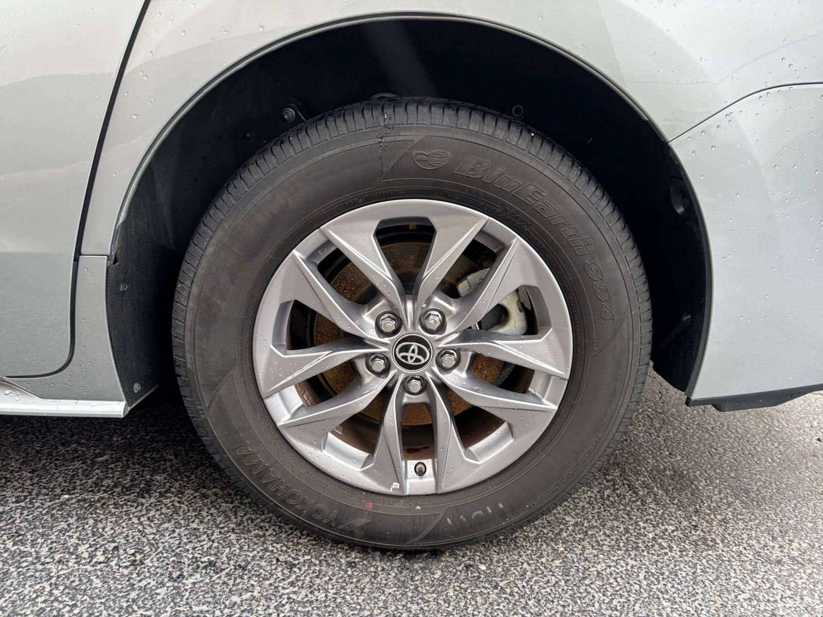 Used 2025 Toyota Sienna XLE FWD image 34