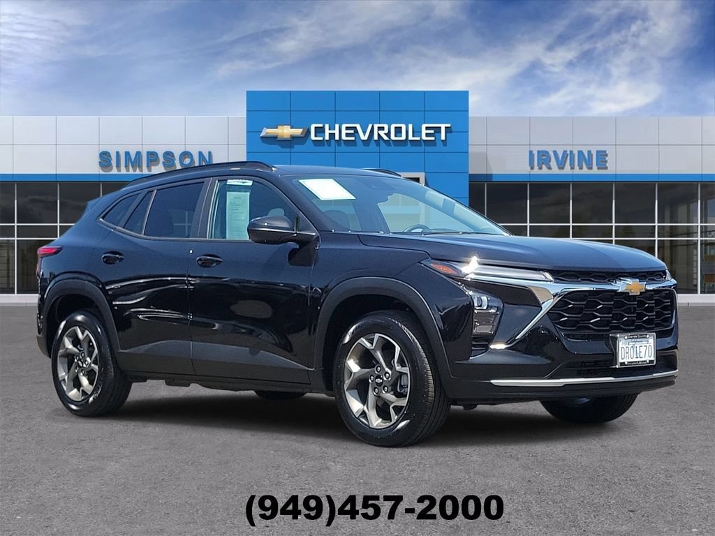 Used 2026 Chevrolet Trax LT FWD image 1