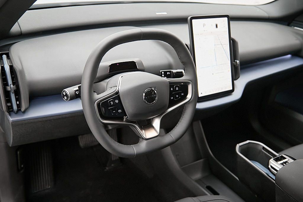 Certified 2025 Volvo EX30 Ultra w/ Climate Package image 13