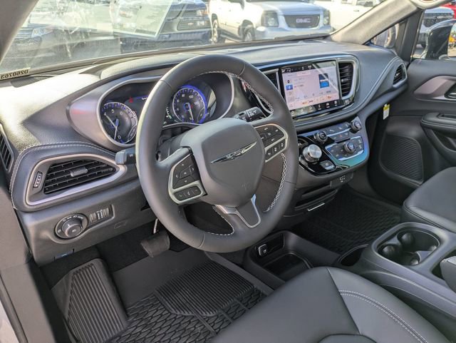 New 2026 Chrysler Pacifica Select image 30