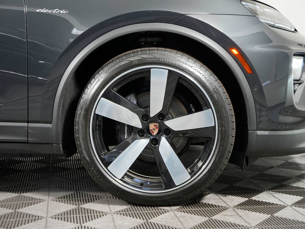 Certified 2025 Porsche Macan 4 Electric AWD/4WD image 16