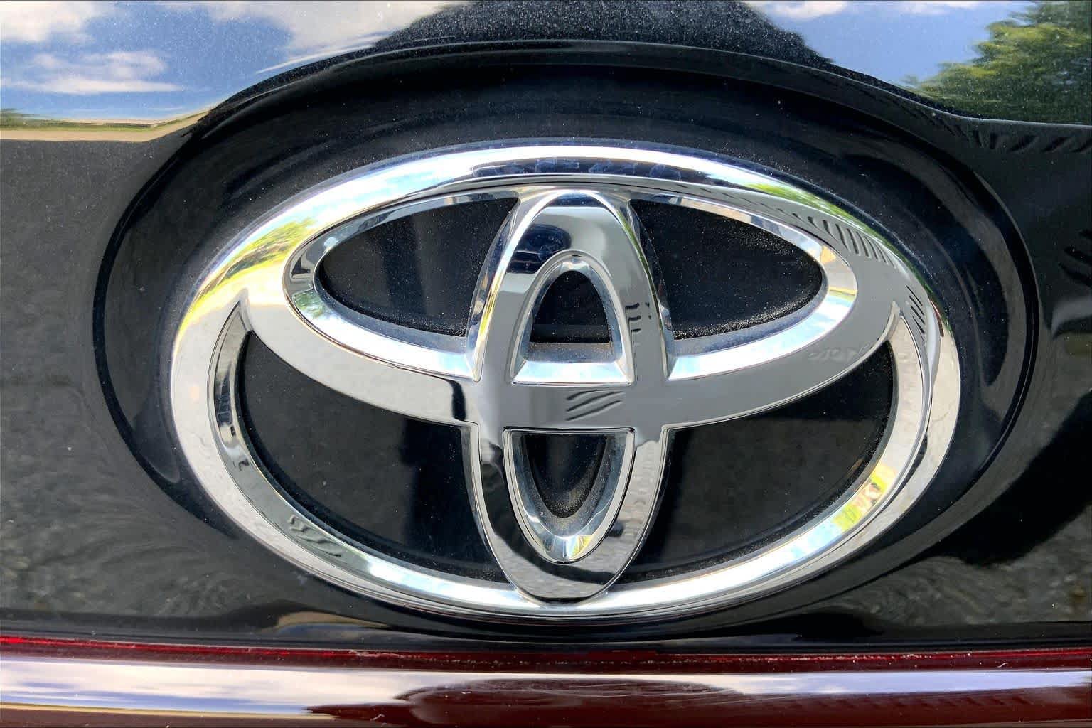 Used 2021 Toyota Corolla LE FWD image 33