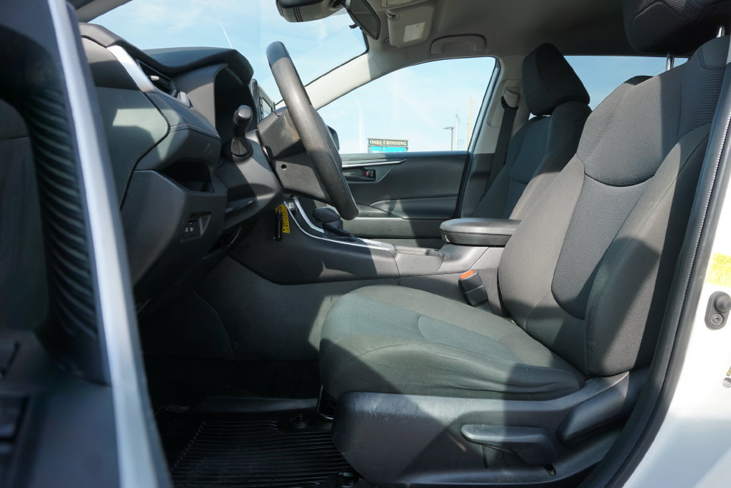 Used 2022 Toyota RAV4 LE w/ Carpet Mat Package (TMS) FWD image 16