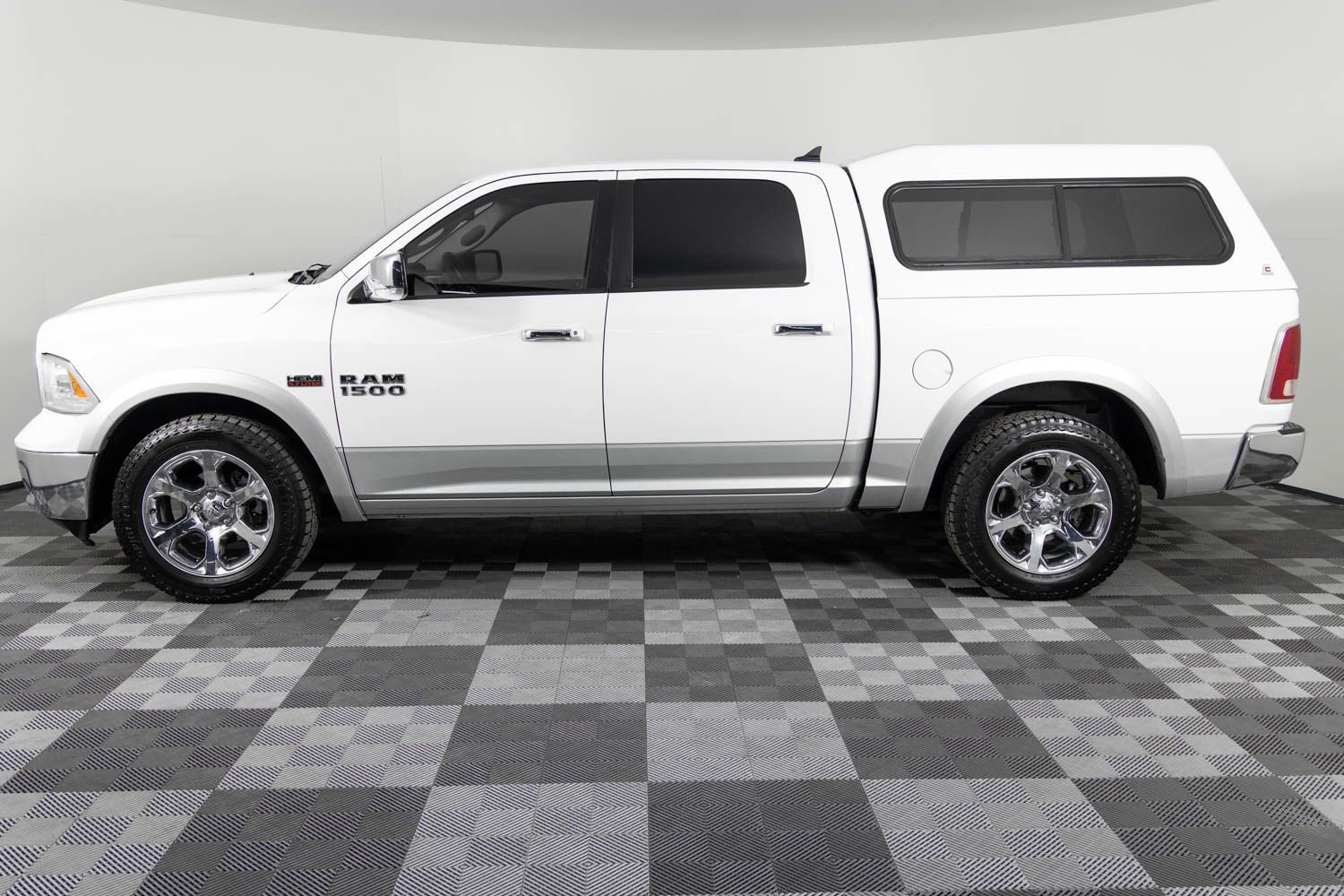 Used 2015 RAM 1500 Laramie w/ Convenience Group image 3