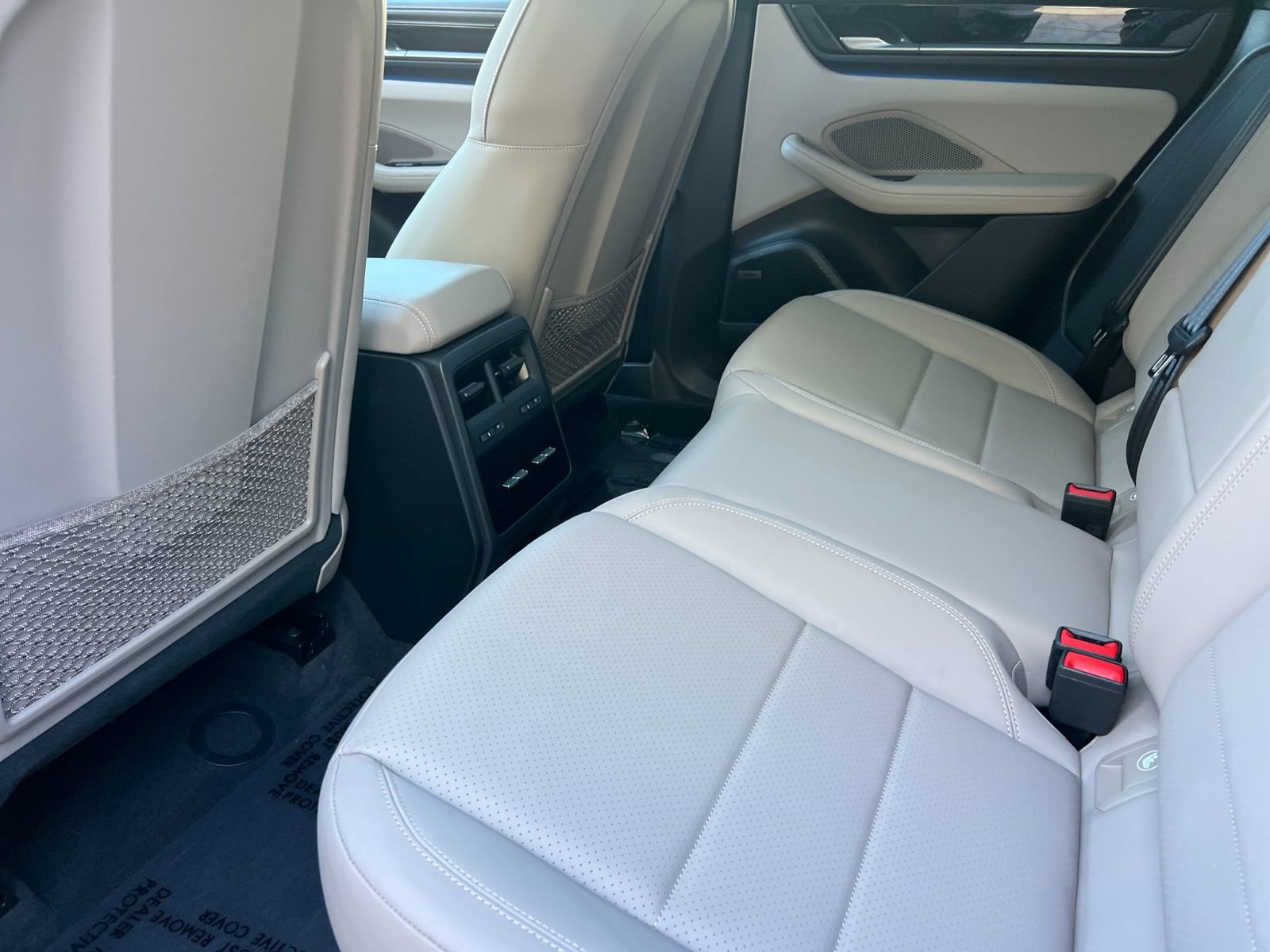 Certified 2025 Porsche Macan Electric image 14