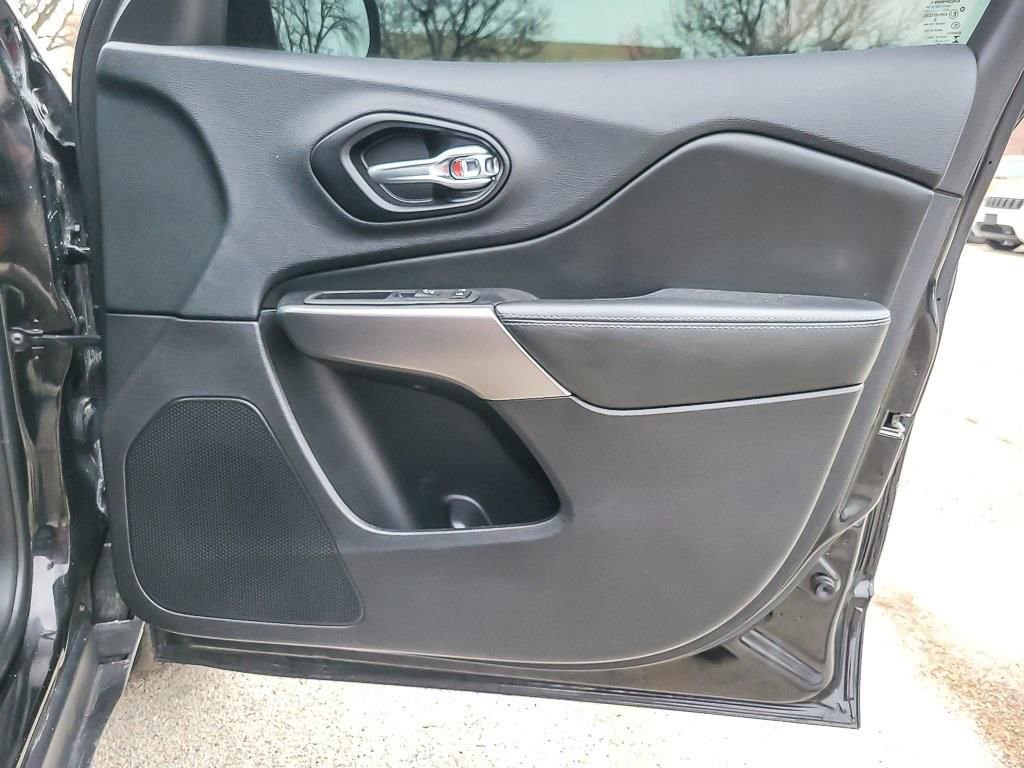 Used 2021 Jeep Cherokee Latitude Lux w/ Sun & Sound Group image 24