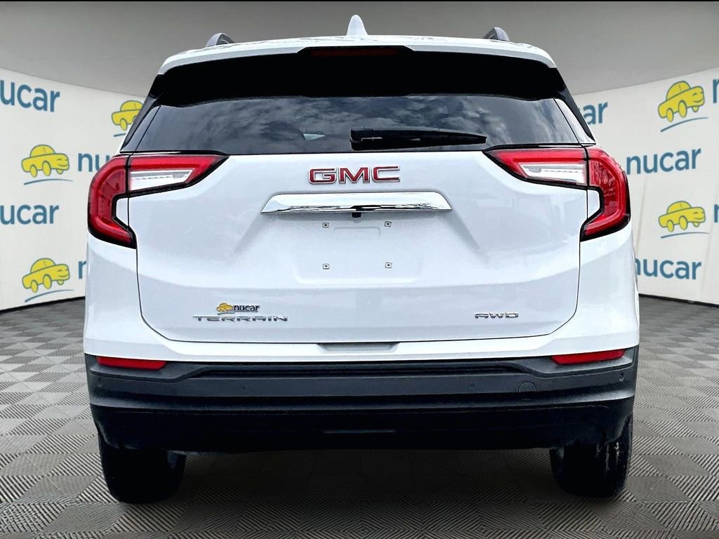 Used 2023 GMC Terrain SLE w/ Driver Convenience Package image 4