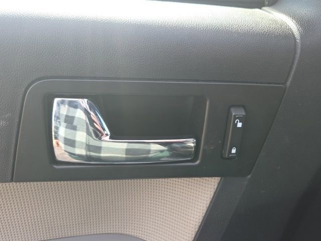 Used 2010 Mercury Mariner Premier image 25