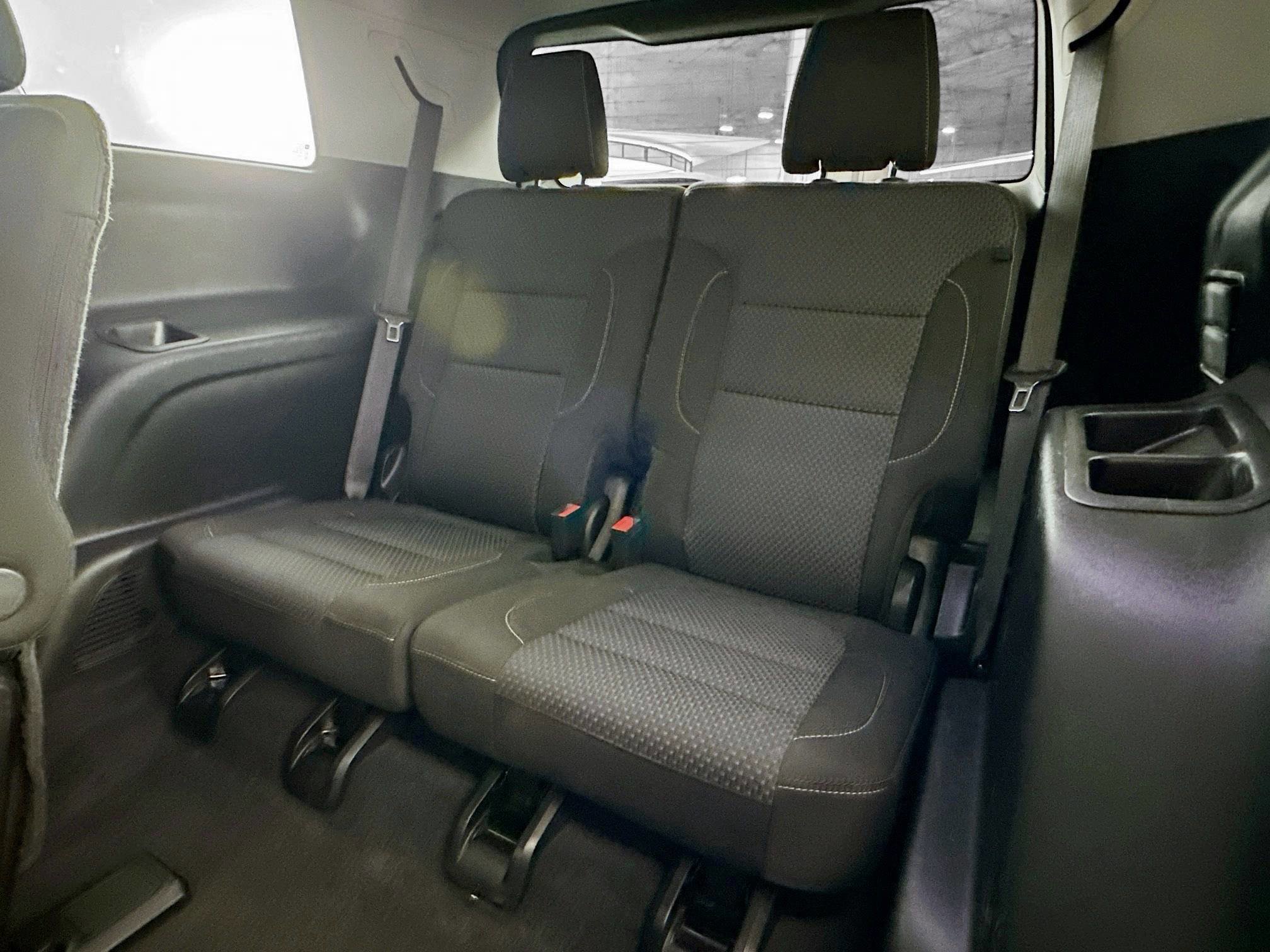 Used 2023 GMC Acadia SLE image 29