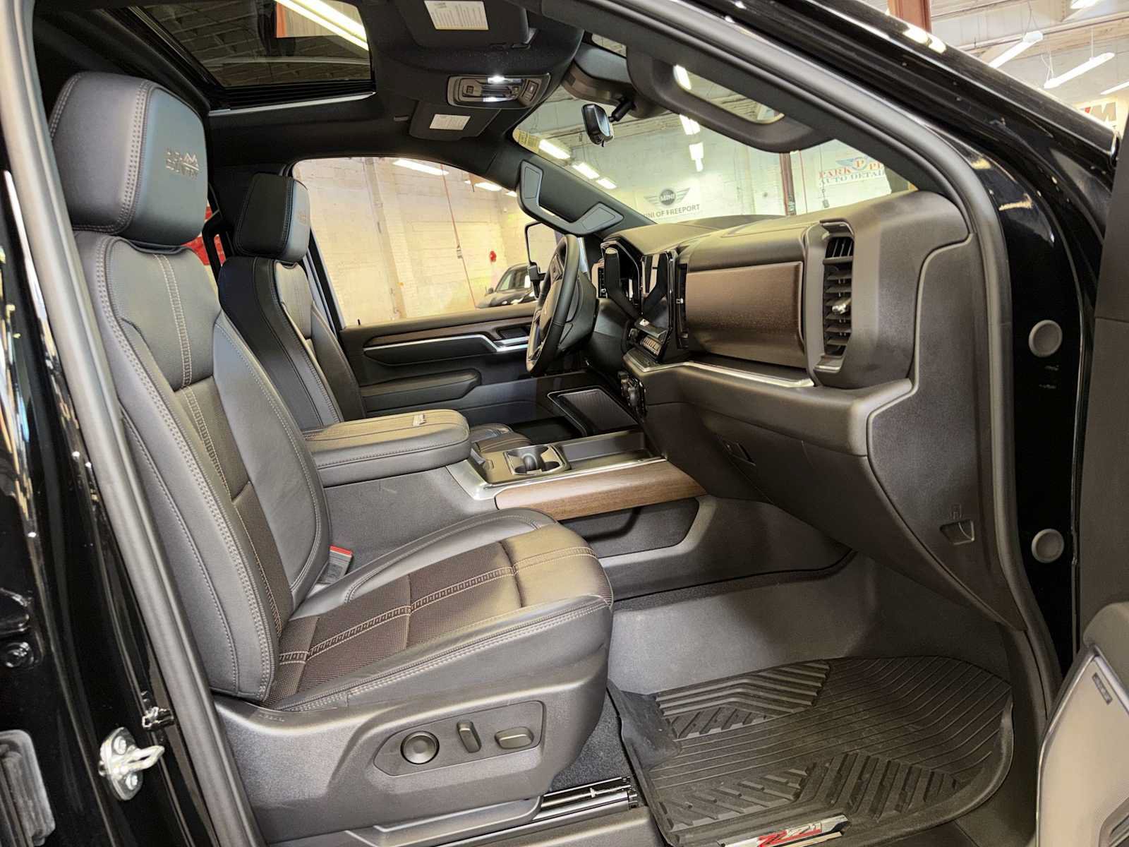 Used 2025 Chevrolet Silverado 2500 High Country w/ High Country Premium Package AWD/4WD image 23