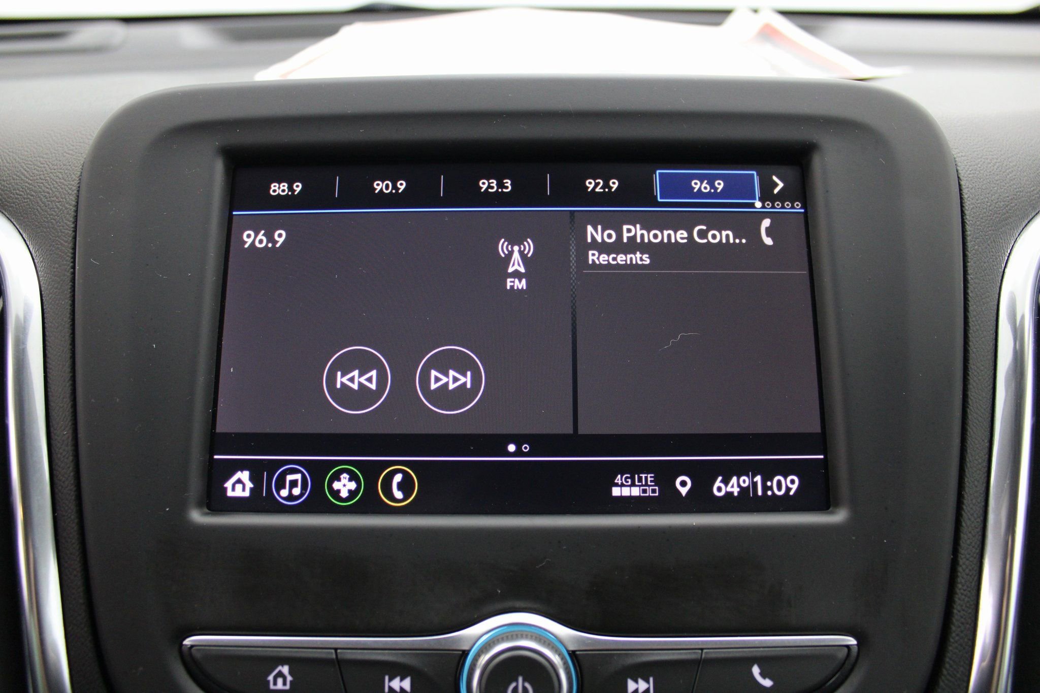 Used 2021 Chevrolet Equinox LT w/ Driver Convenience Package image 46