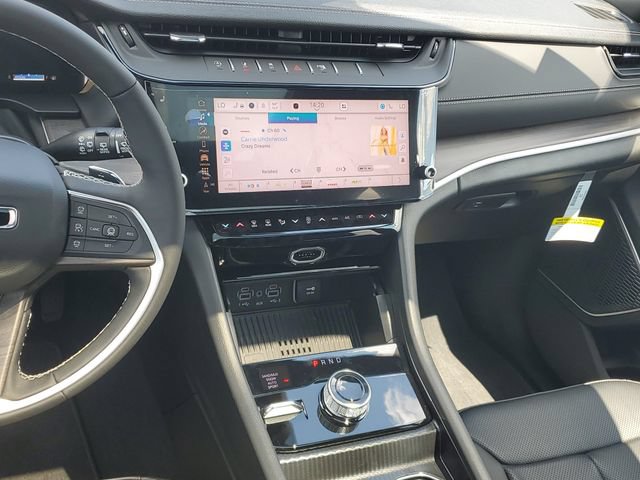 New 2026 Jeep Grand Cherokee L Limited w/ Luxury Tech Group II AWD/4WD image 15