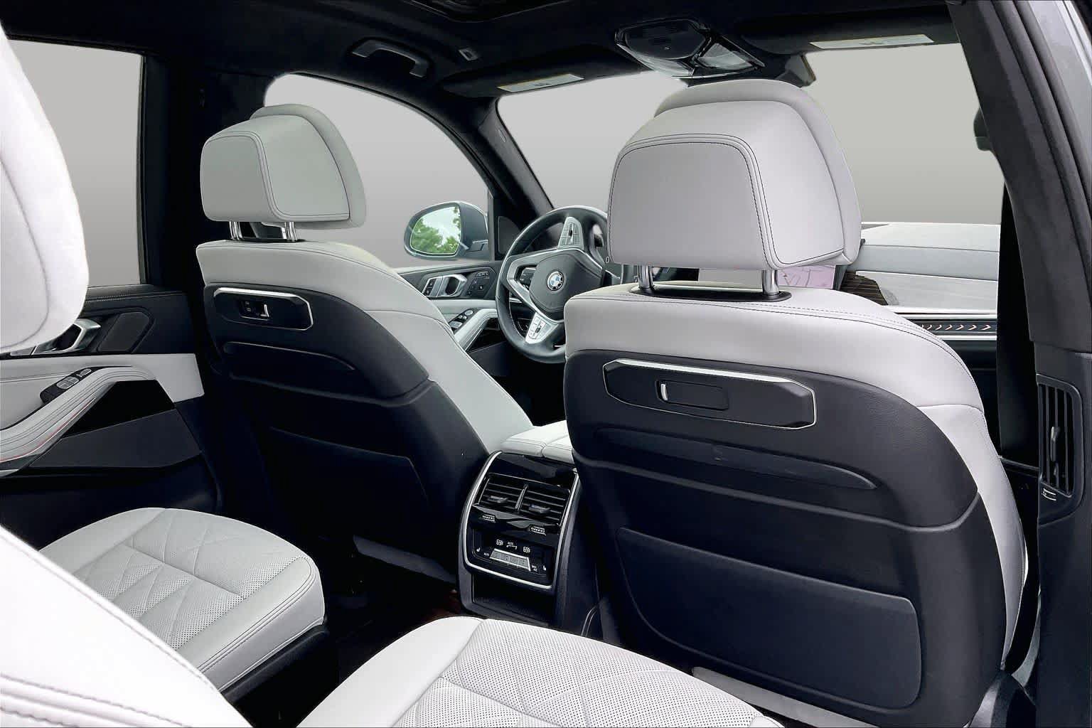 Used 2025 BMW X7 xDrive40i w/ Premium Package AWD/4WD image 20