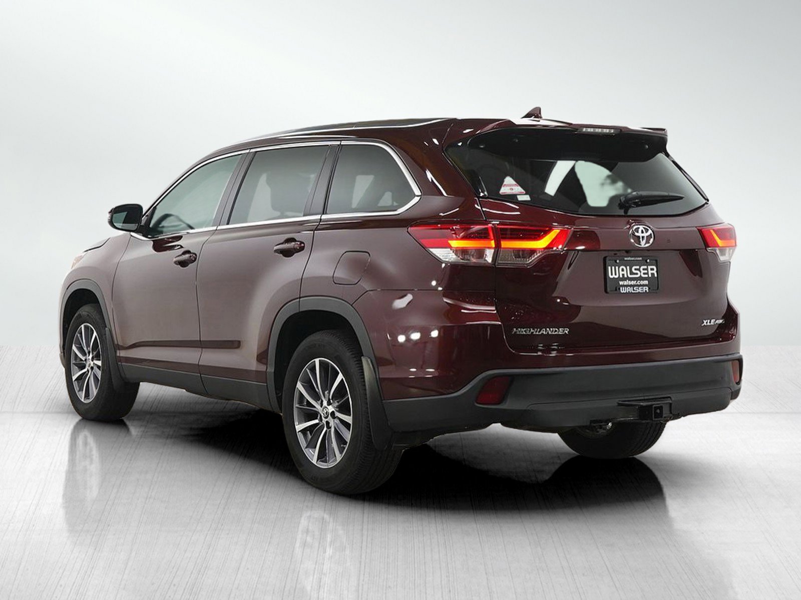 Used 2019 Toyota Highlander XLE AWD/4WD image 3