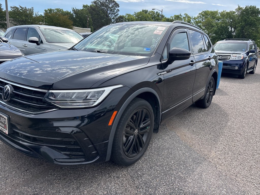 Used 2022 Volkswagen Tiguan SE R-Line AWD/4WD image 2