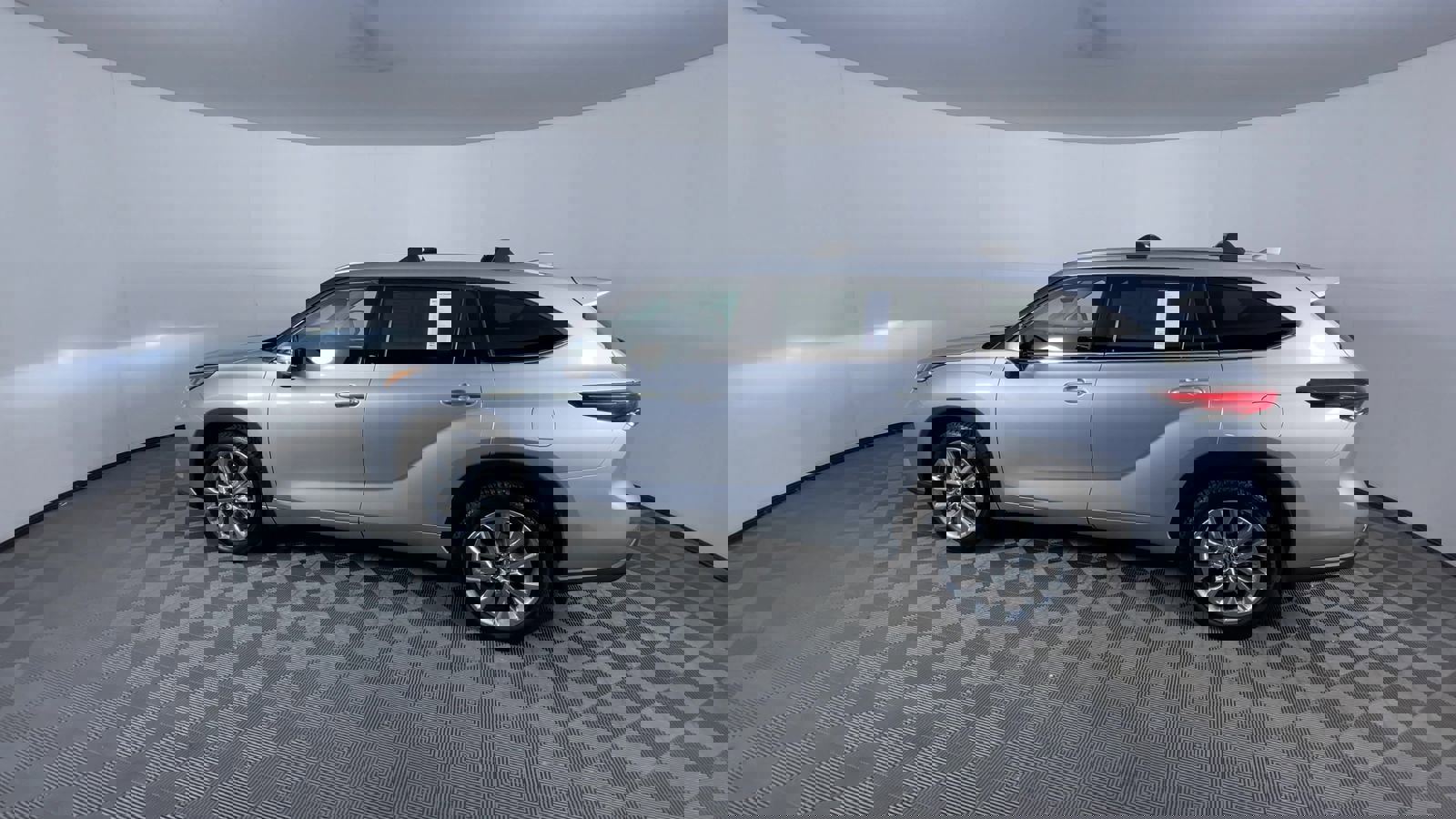 Used 2023 Toyota Highlander Limited image 6