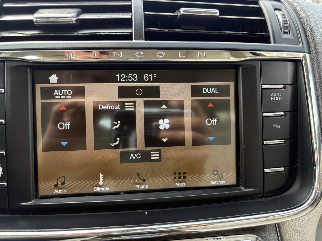 Used 2017 Lincoln Continental Premiere FWD image 45