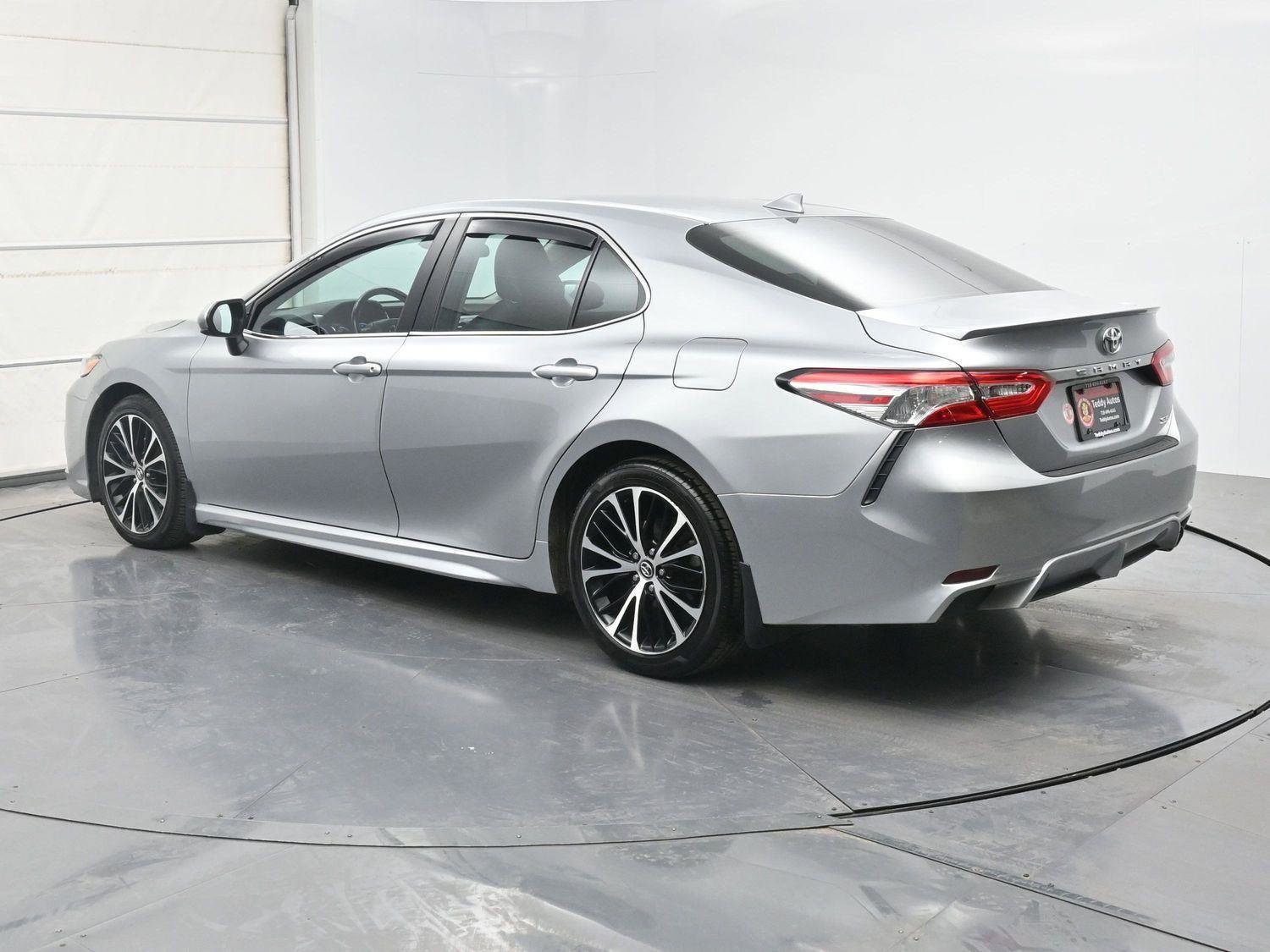 Used 2020 Toyota Camry SE FWD image 20